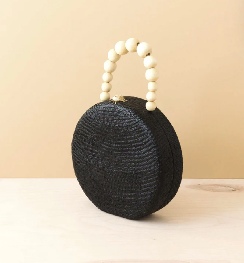 Likha - BLACK ROUND CLASSIC HANDBAG WITH WOOD HANDLE - STRAW BAG