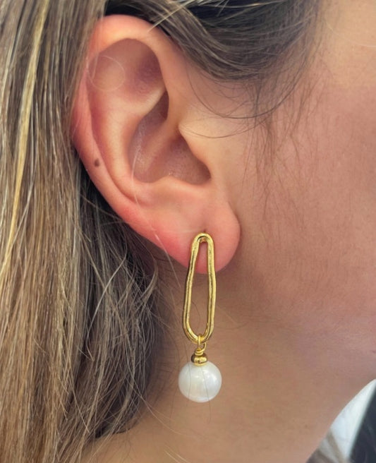Gold plated open oval drop earring with freshwater pearl